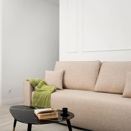 Newly Refurbished Modern 2-Bed Apartment In Heart Of Torremolinos Ngoại thất bức ảnh