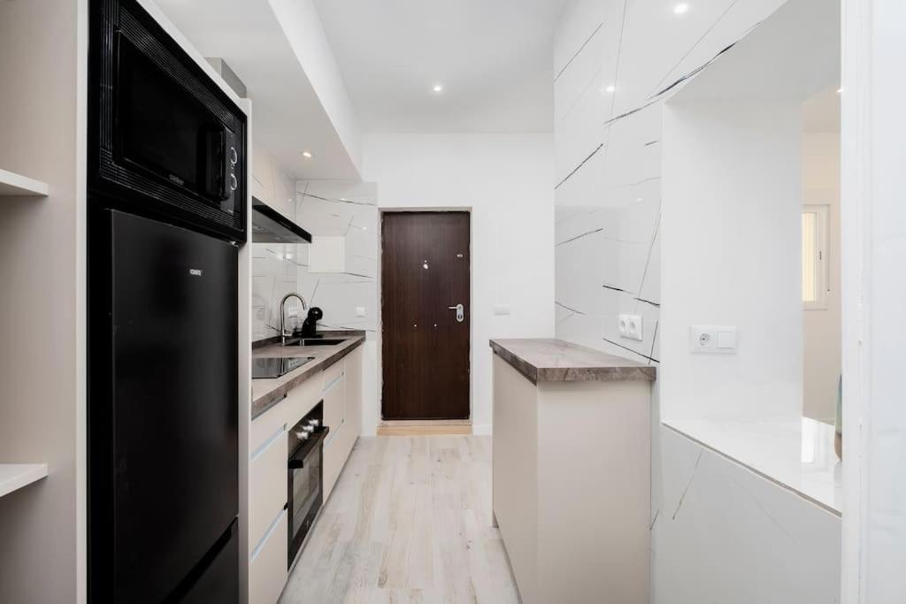 Newly Refurbished Modern 2-Bed Apartment In Heart Of Torremolinos Ngoại thất bức ảnh