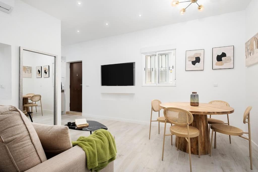 Newly Refurbished Modern 2-Bed Apartment In Heart Of Torremolinos Ngoại thất bức ảnh