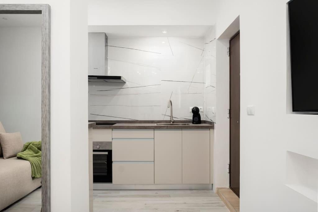 Newly Refurbished Modern 2-Bed Apartment In Heart Of Torremolinos Ngoại thất bức ảnh