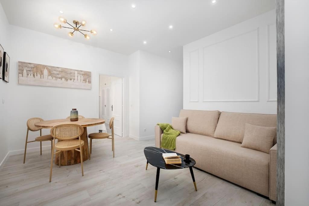 Newly Refurbished Modern 2-Bed Apartment In Heart Of Torremolinos Ngoại thất bức ảnh